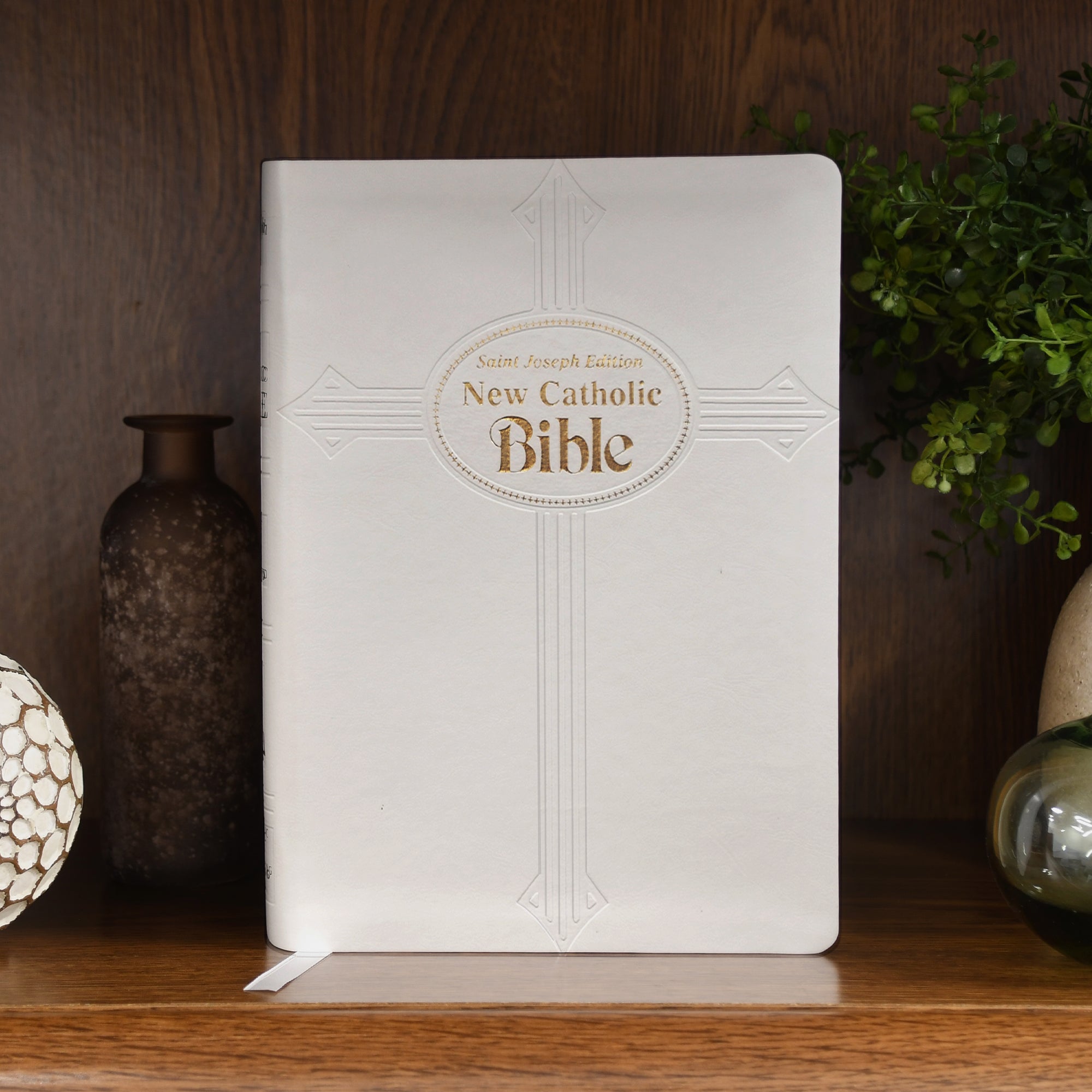 ほぼ新品です　TRADITIONAL BIBLE SHIRO ITOH St. Joseph New Catholic Bible (Gift Edition - Large Type